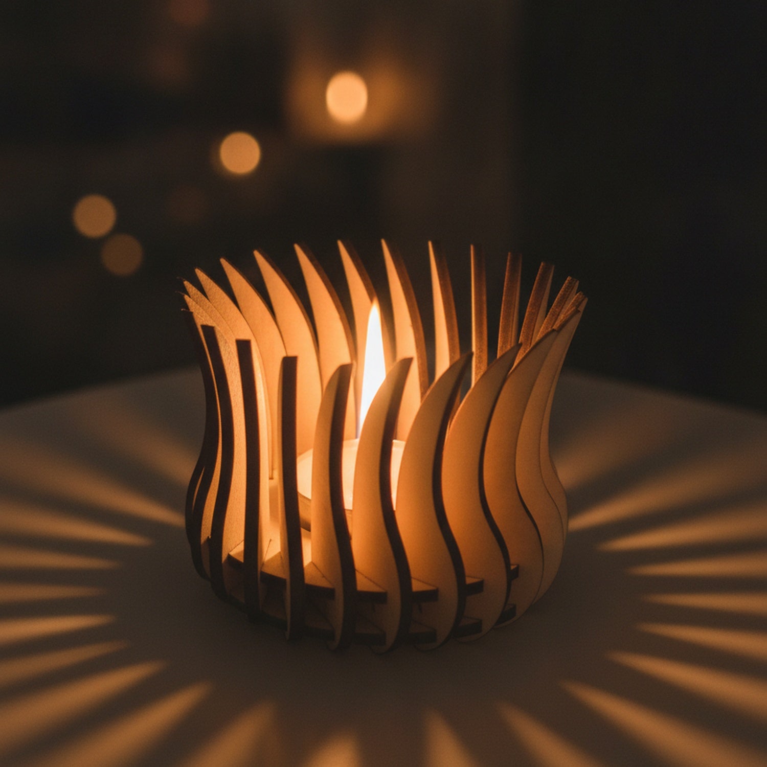 Teelichthalter Flammenspiel hell, Kerzenschein