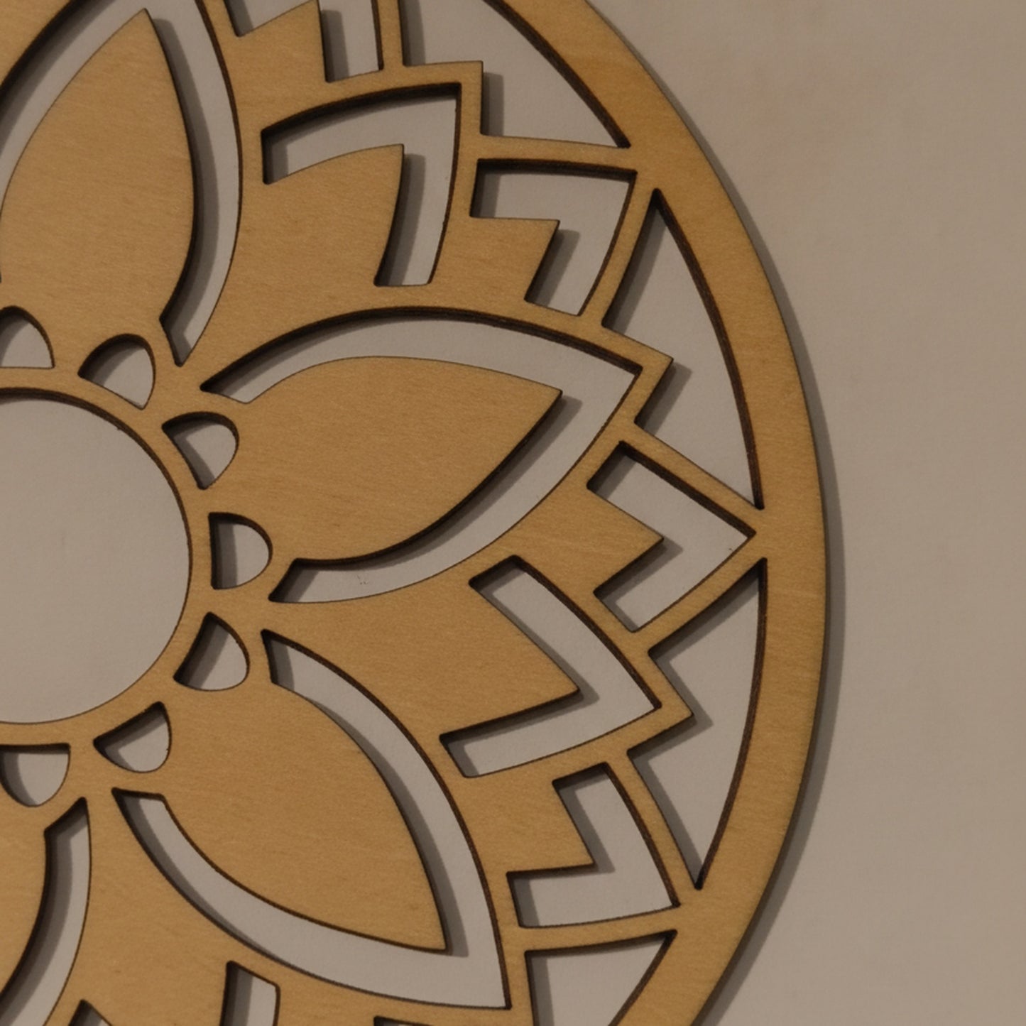 Detailaufnahme des lasergeschnittenen Mandala-Motivs