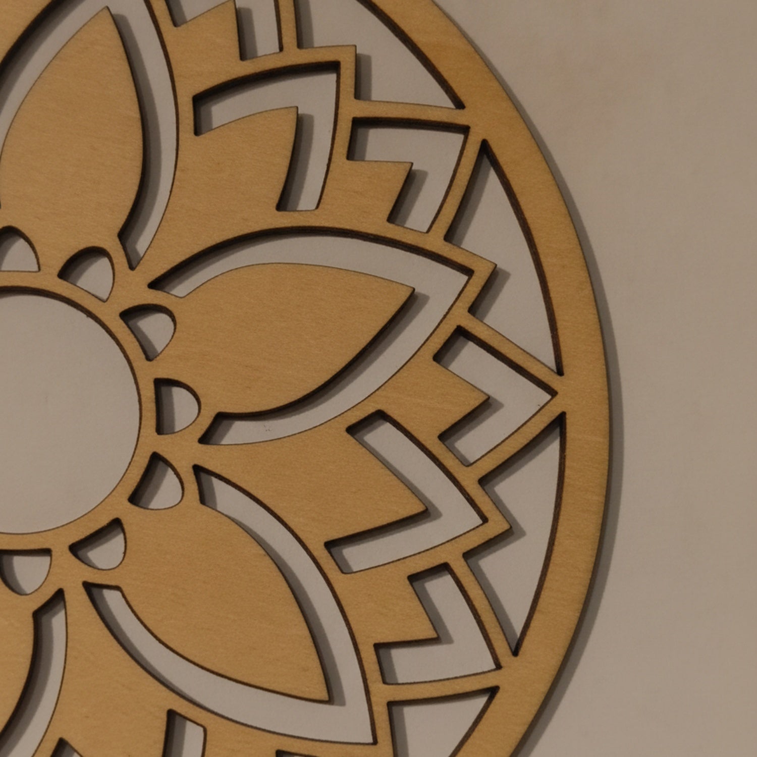 Detailaufnahme des lasergeschnittenen Mandala-Motivs